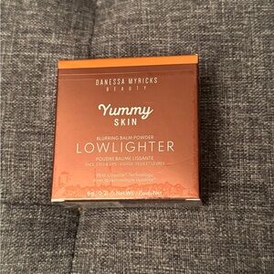 NEW! Danessa Myricks Yummy Skin Blurring Balm Powder in Peach